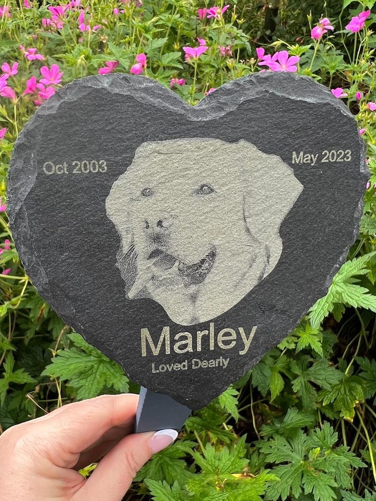 Personalized Pet Remembrance Slate - Custom Engraved Memorial for Dog or Cat - Eternal Tribute in Garden