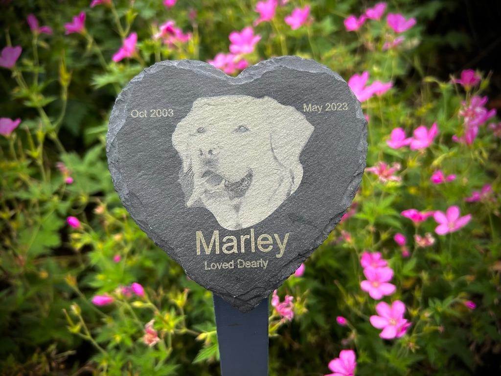 Personalized Pet Remembrance Slate - Custom Engraved Memorial for Dog or Cat - Eternal Tribute in Garden