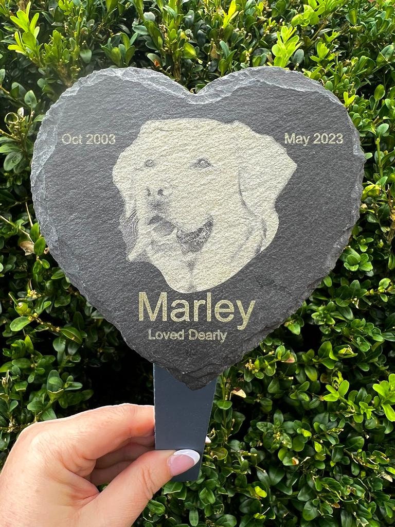 Personalized Pet Remembrance Slate - Custom Engraved Memorial for Dog or Cat - Eternal Tribute in Garden